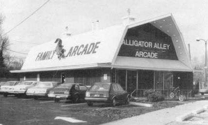 Red Barn Restaurant - 1400 S Woodward Royal Oak (newer photo)